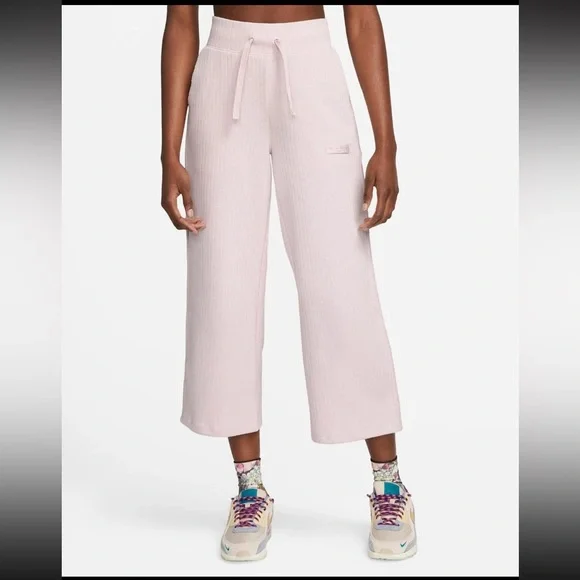 Nike Women's Soft Pink cropped Pants - Picture 4 of 8